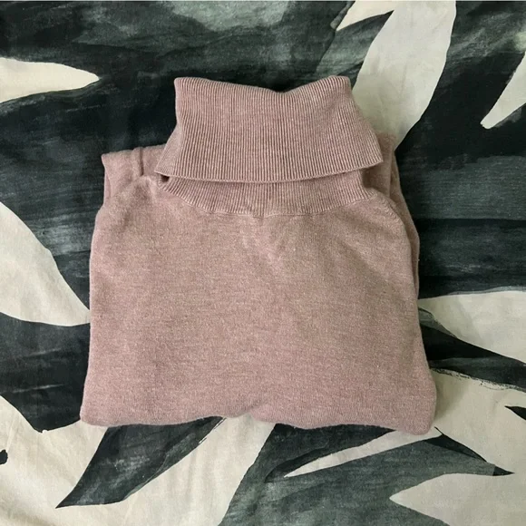 ZARA Pastel Pink Long-Sleeve Turtleneck Top Slim Fit Comfy White Pearl Buttons L - Picture 6 of 16